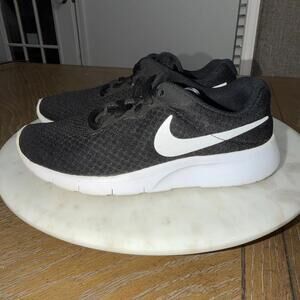 Nike Tanjun (GS) Black/White Boy's Running Shoes - Size 3.5Y NWB 818381-011
